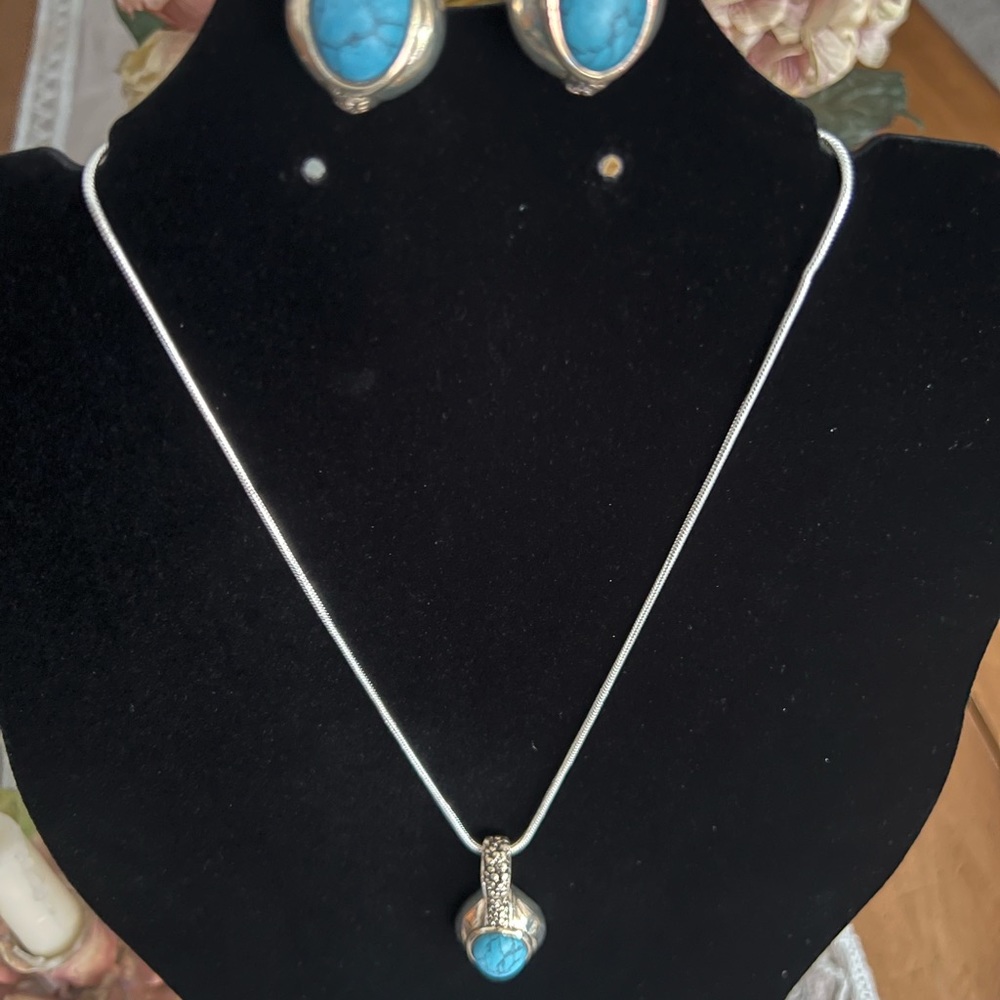 Women’s beautiful solid silver and real turquoise earrings  and necklace pendant